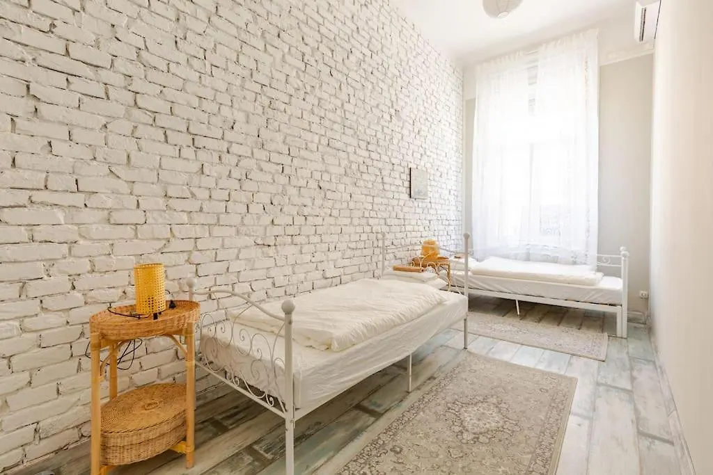 Spacious Apartment For Group In Centre Budapest