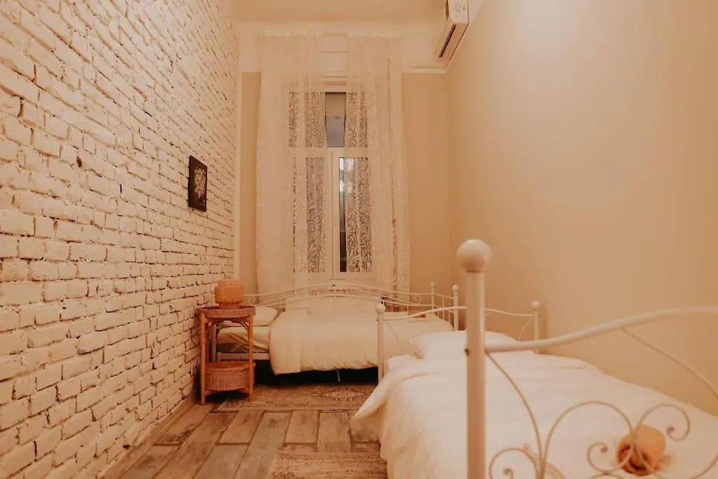 Spacious Apartment For Group In Centre Budapest