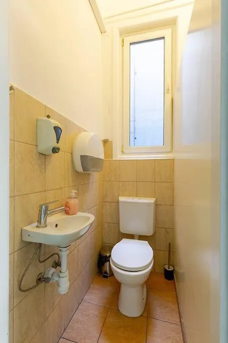 Spacious Apartment For Group In Centre Budapest