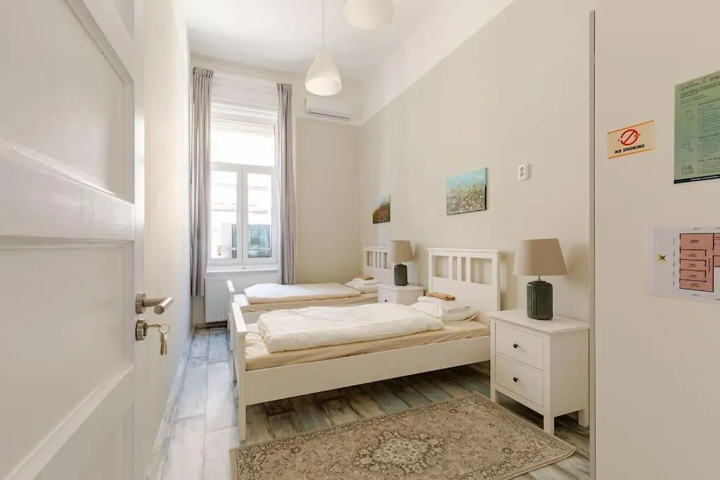 Spacious Apartment For Group In Centre Budapest