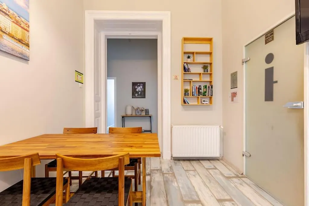 Spacious Apartment For Group In Centre Budapest