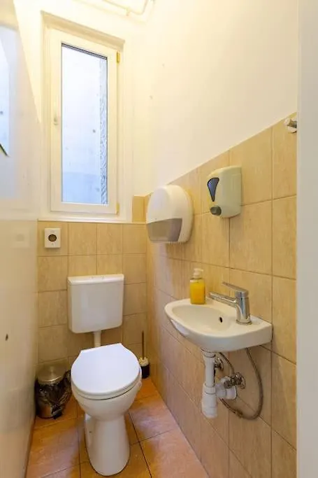 Spacious Apartment For Group In Centre Budapest