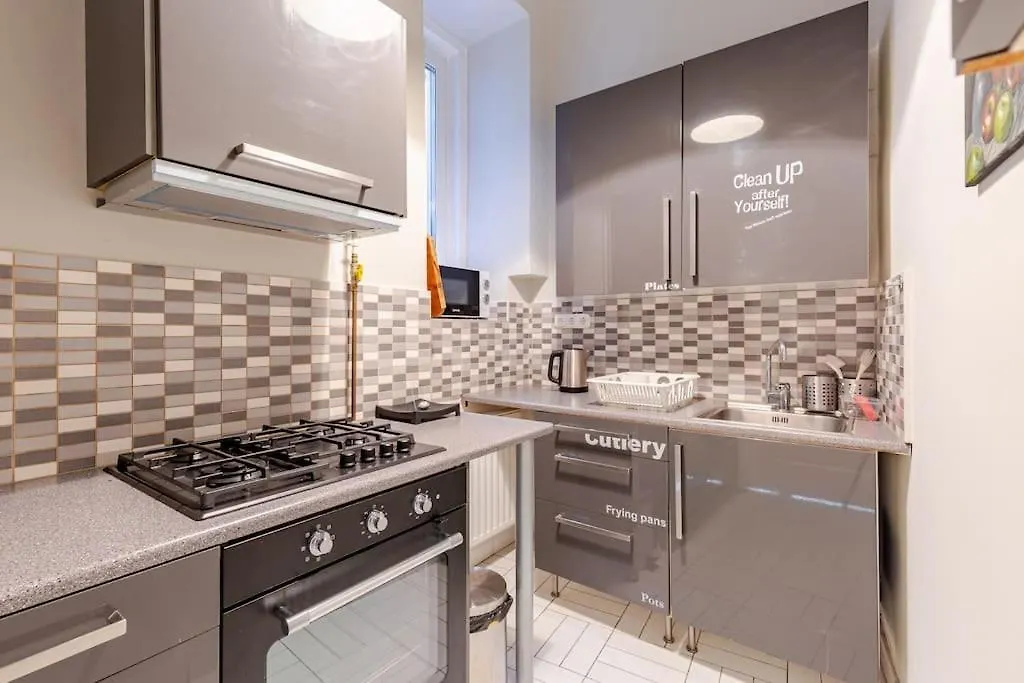 Spacious Apartment For Group In Centre Budapest