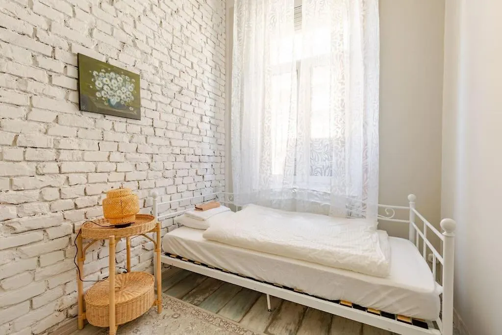 Spacious Apartment For Group In Centre Budapest