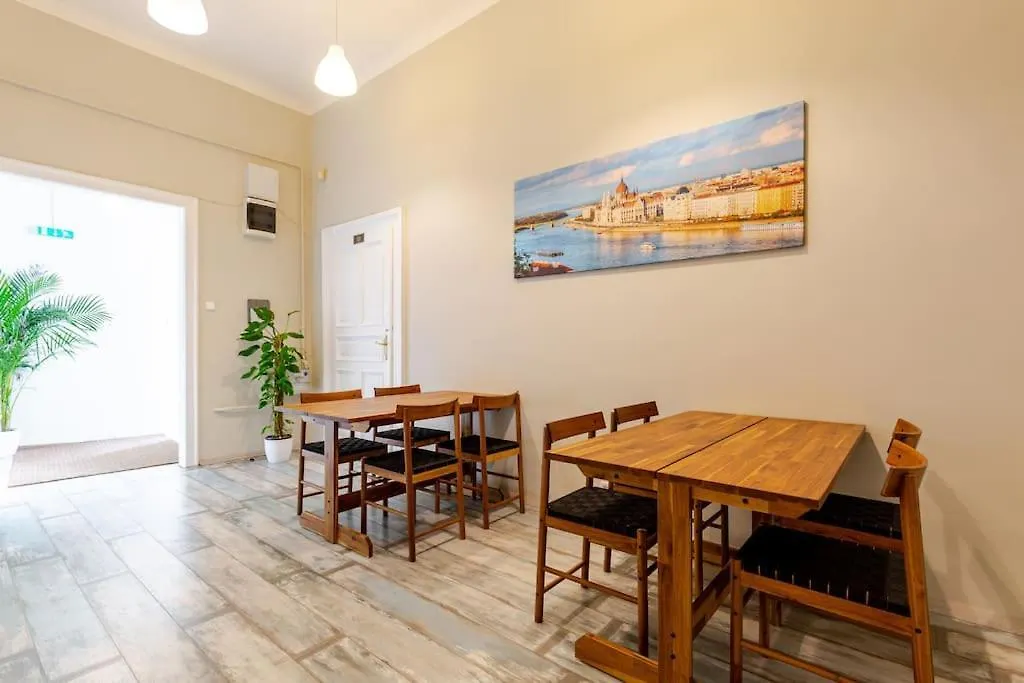Spacious Apartment For Group In Centre Budapest 0*,