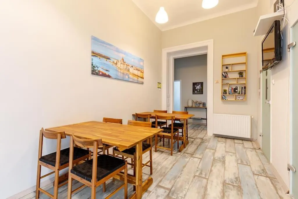 Spacious Apartment For Group In Centre Budapest