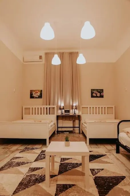 Spacious Apartment For Group In Centre Budapest