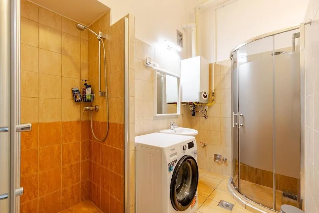 Spacious Apartment For Group In Centre Budapest